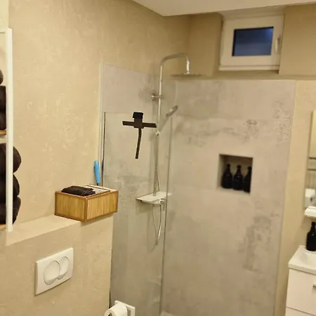 Auxbrg - 4 Zimmer, Xl Terrasse, 65 Zoll Tv, Ps4