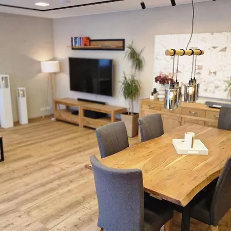 Auxbrg - 4 Zimmer, Xl Terrasse, 65 Zoll Tv, Ps4 アウグスブルク