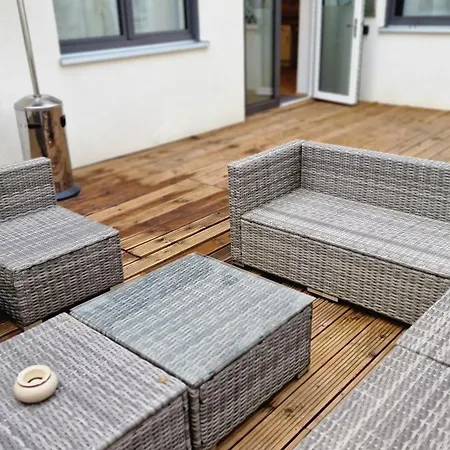 Auxbrg - 4 Zimmer, Xl Terrasse, 65 Zoll Tv, Ps4 *